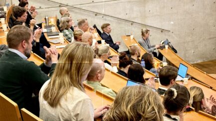 Bilde fra TEK-norges EdTech forum hos Gyldendal. Bilde tatt bakfra med deltakere i Hamsunsalen.