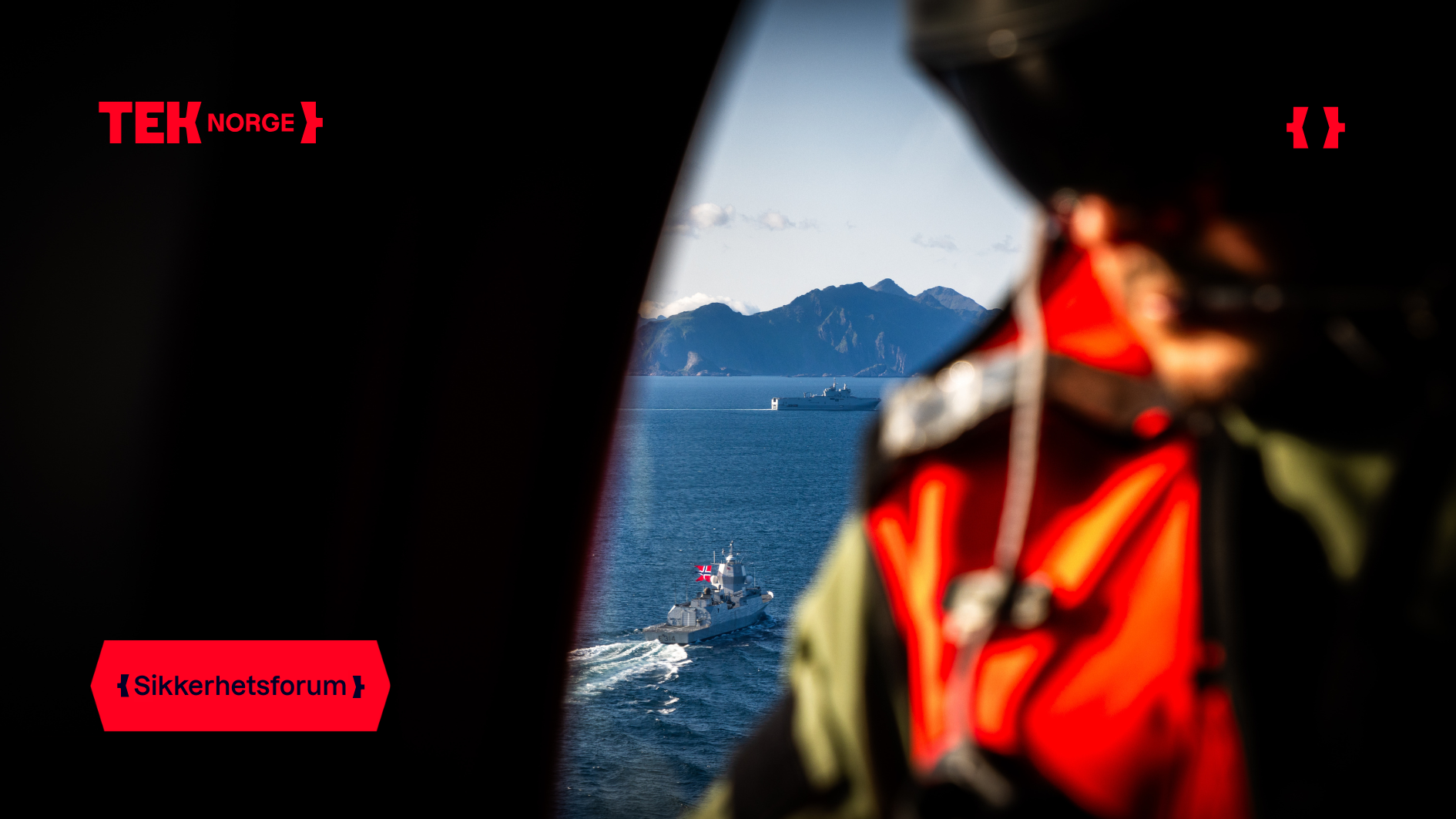 Bilde av soldat fra helikopter over sjøen. Fotograf Henrik S. Andersen / Forsvaret, Nord-Norge